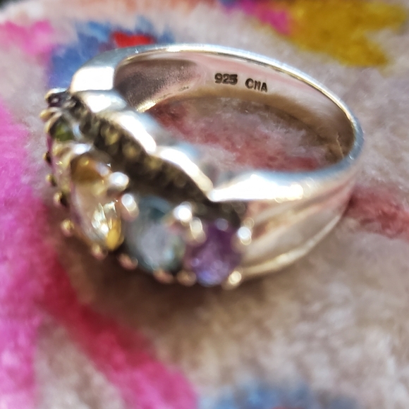 Oval Gemstone & Marcasite Ring - Picture 5 of 12